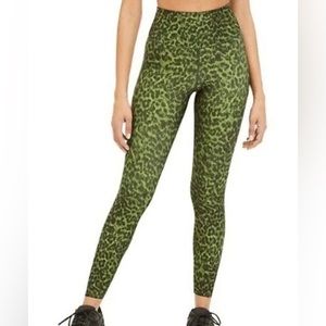 NWT Good American core power leggings in Pesto Leopard